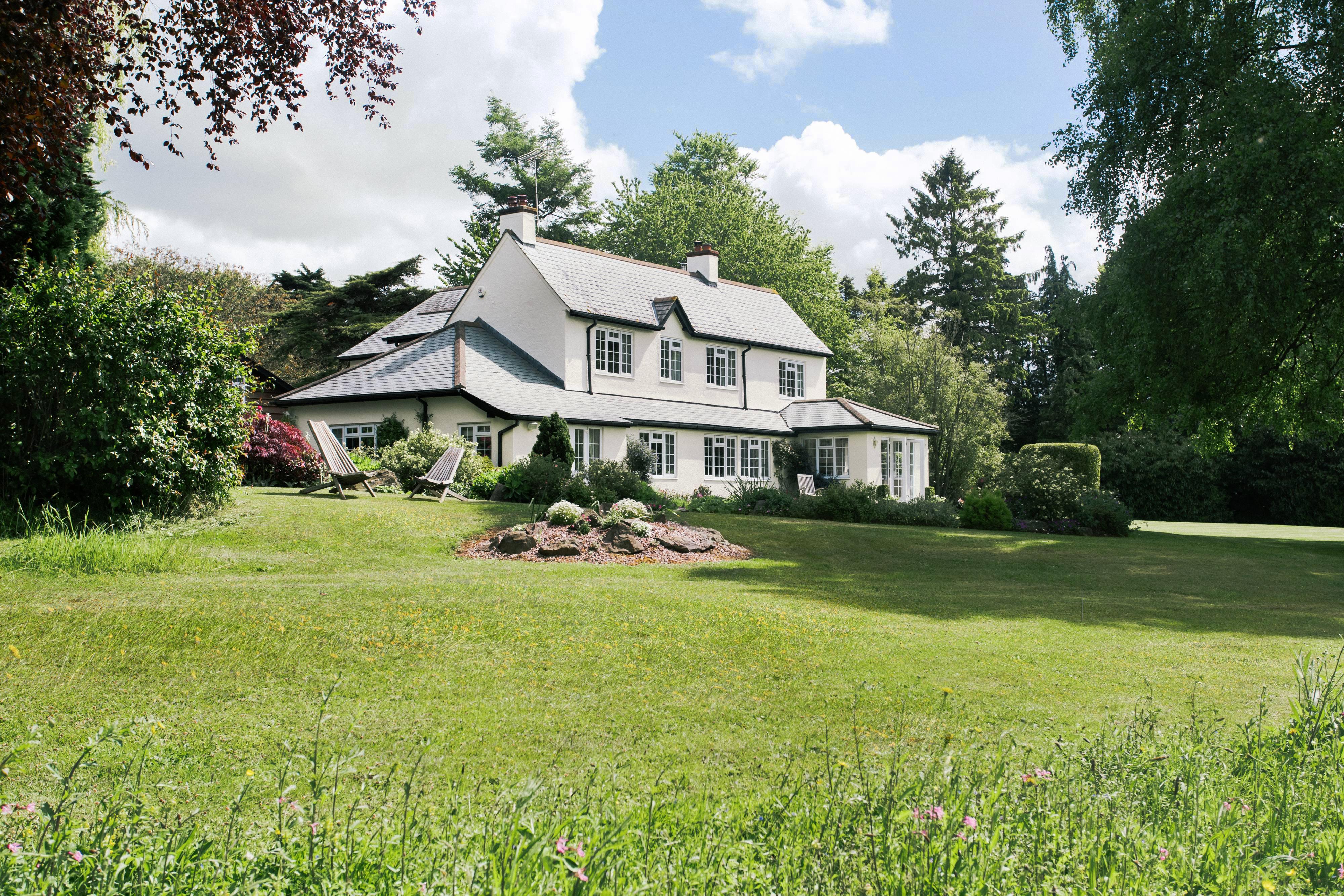 photograph-large-country-house-in-beautiful-setting-sidmouth-devon